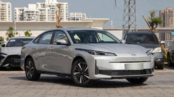 蓝乔配资 配置丰富，主流家用车新选择：长安启源A05