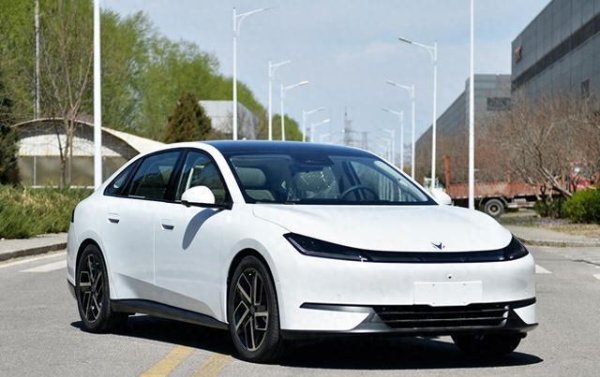 宏源证券 极狐 阿尔法S3前瞻：轴距2875mm 或售9.98万元起