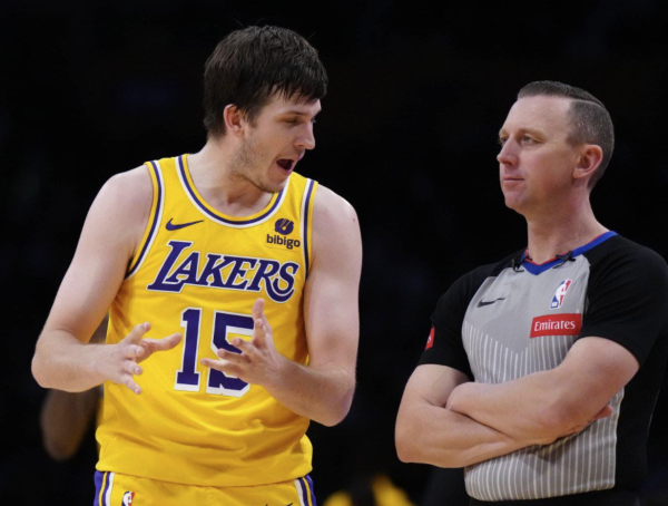 策略宝 里夫斯三节18罚，湖人全队罚球39-11！这还是客场，裁判真不演了